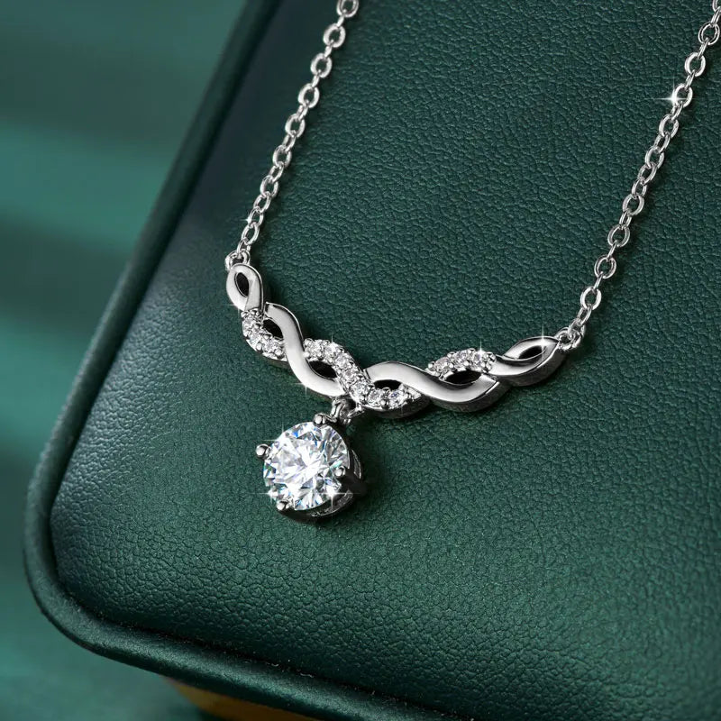 Éternité Moissanite Necklace